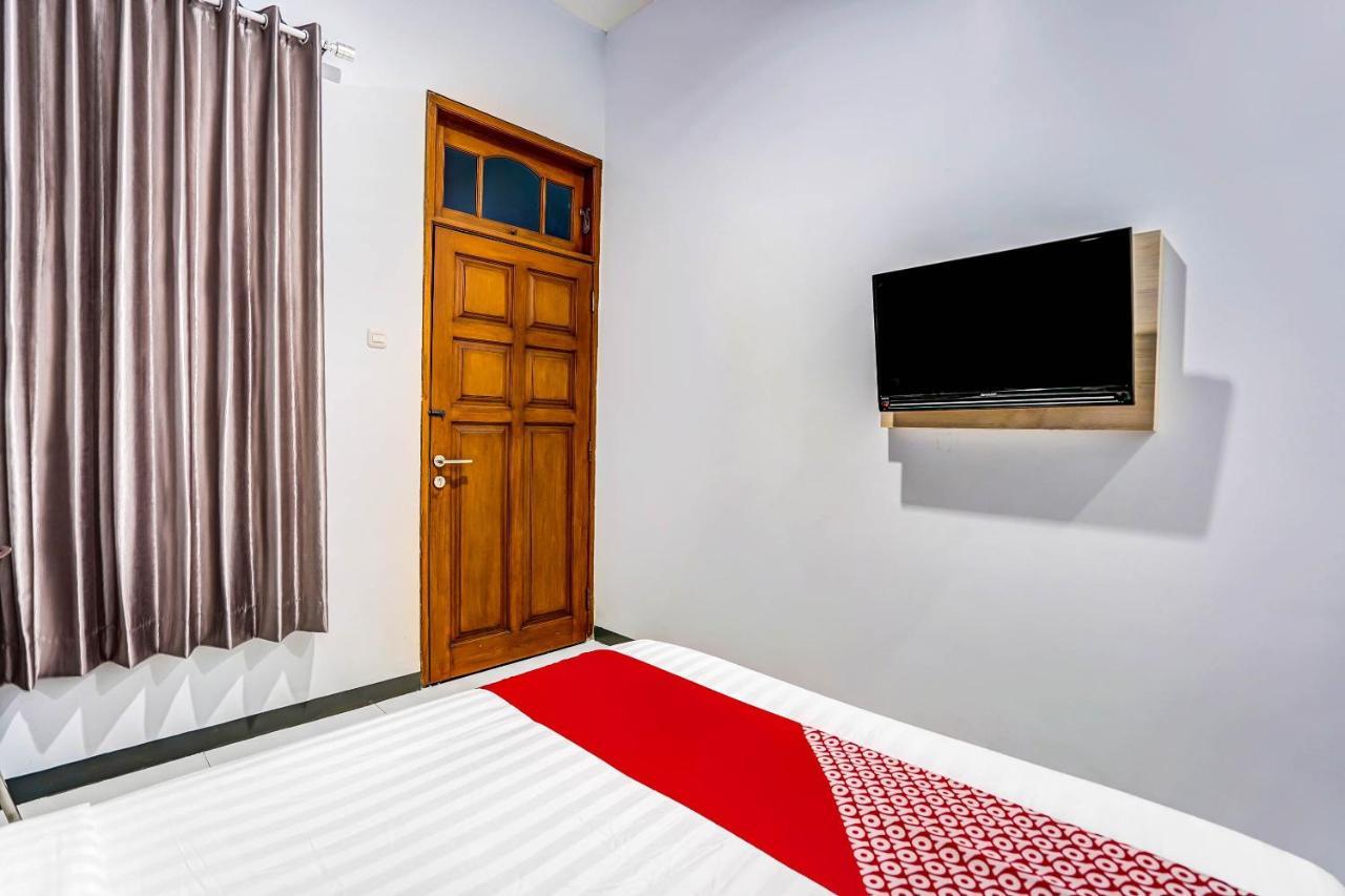 Oyo 90891 Parang Kusumo Residence Krembangan ภายนอก รูปภาพ