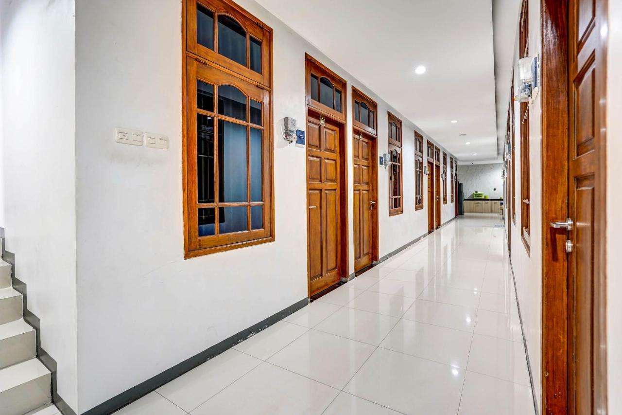 Oyo 90891 Parang Kusumo Residence Krembangan ภายนอก รูปภาพ