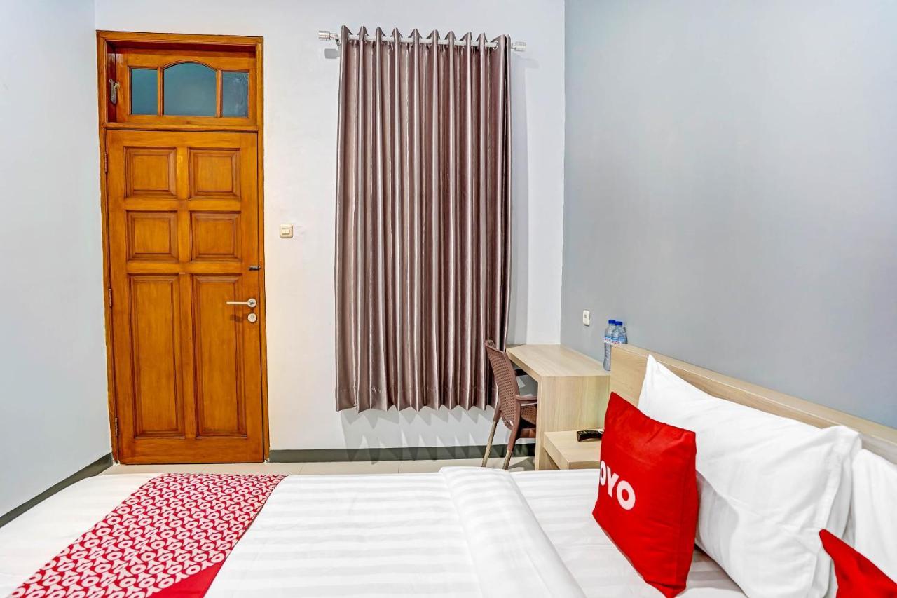 Oyo 90891 Parang Kusumo Residence Krembangan ภายนอก รูปภาพ